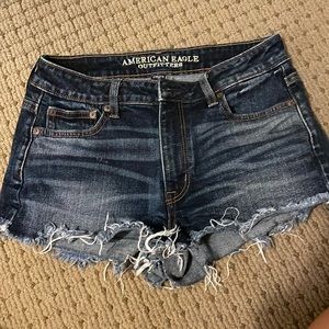 American Eagle Vintage High rise festival size 4 dark wash jean shorts stretchy
